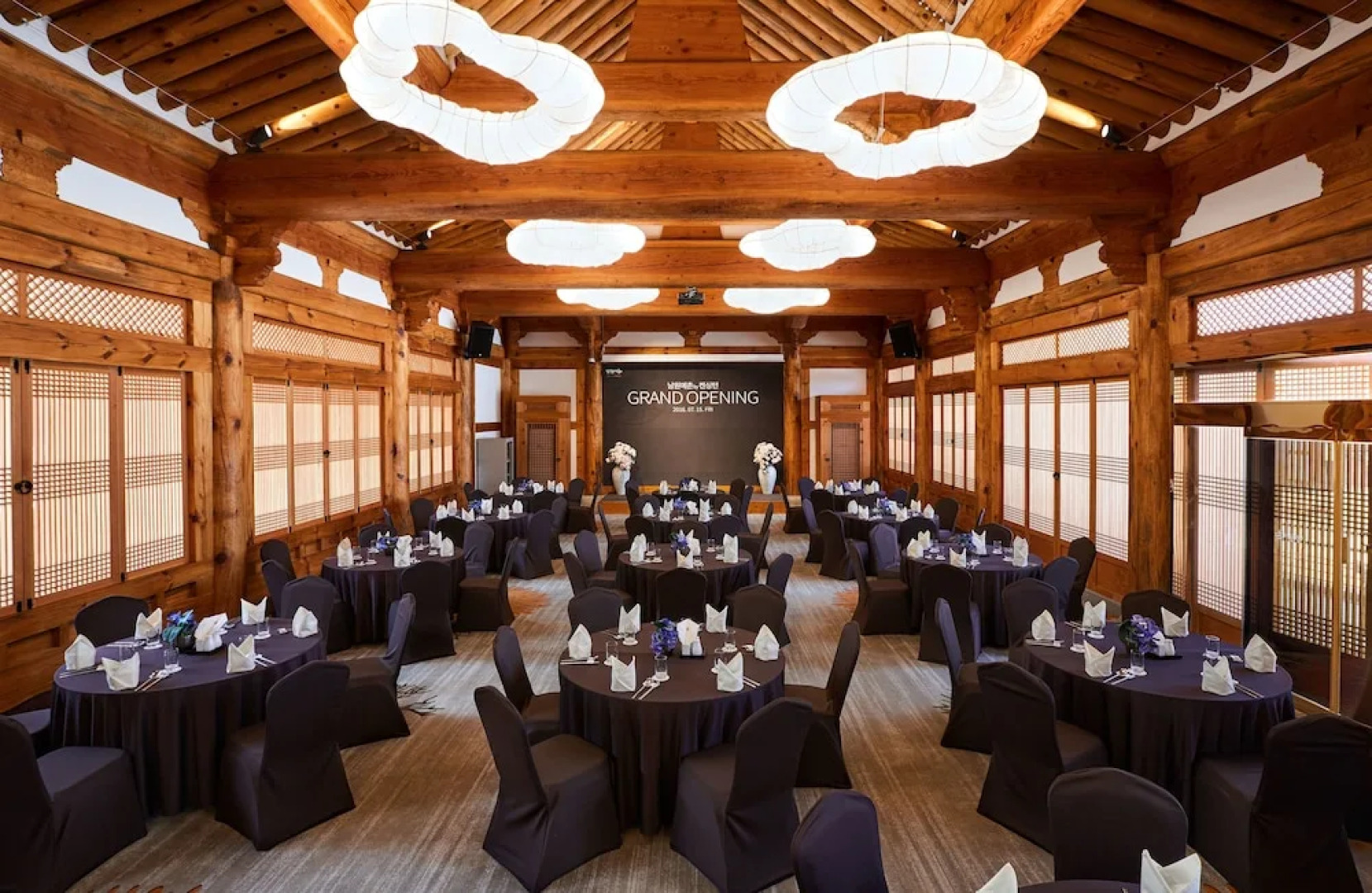 Hanok stay NAMWONYECHON by Kensington