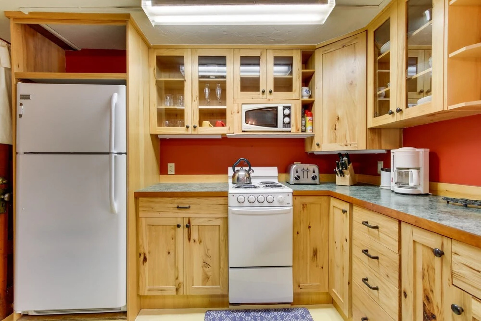 Creekside Silver Gate Getaway w/ Fireplace!