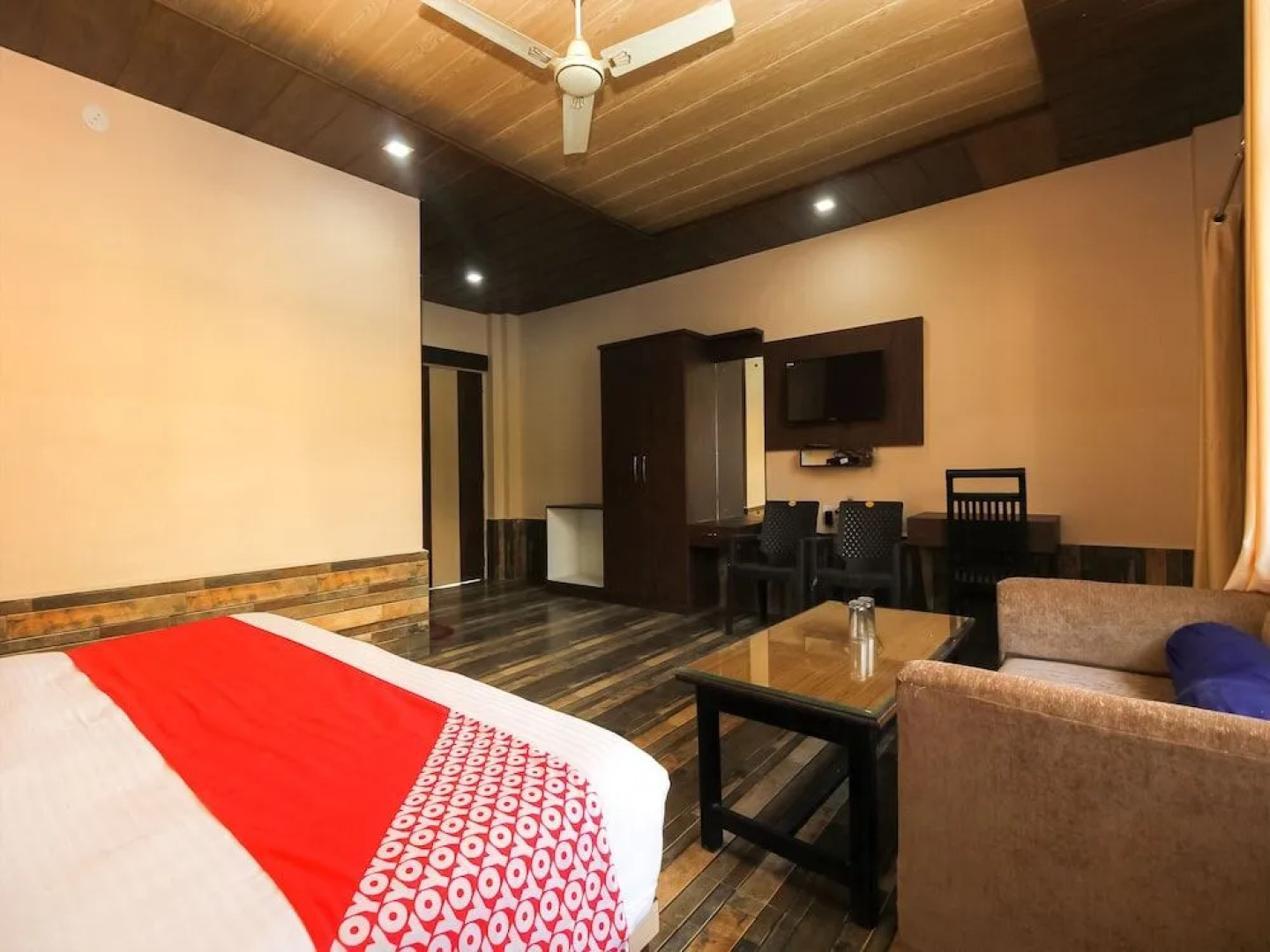 OYO 26672 Funky Town