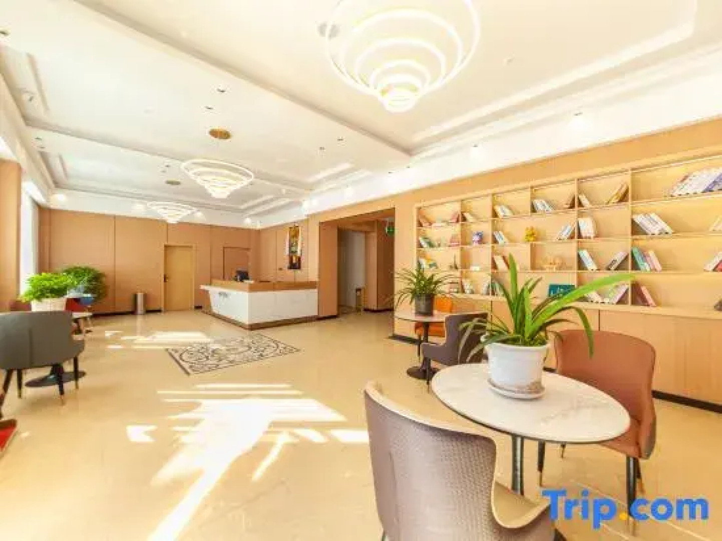 Rui Xi Manju City View Hotel (Luo Bulin Plaza Kangbei Wealth Center Branch)