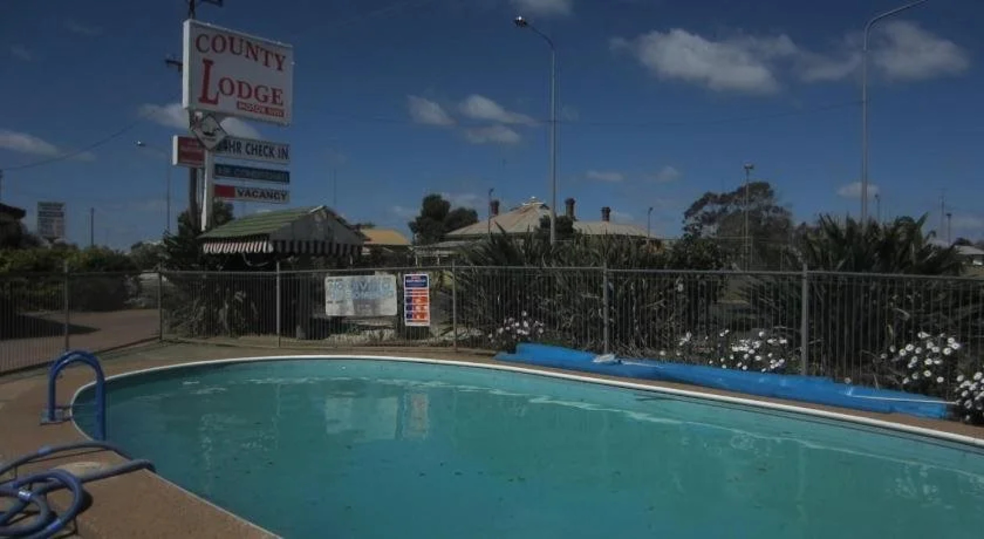 County Lodge Motor Inn