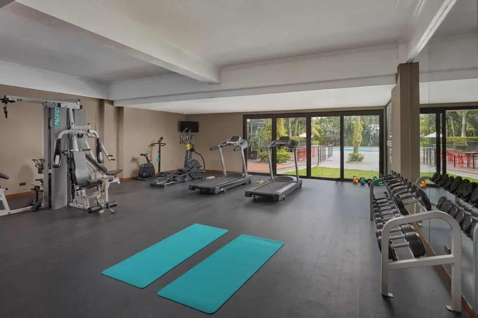 Holiday Inn & Suites Batangas Limapark