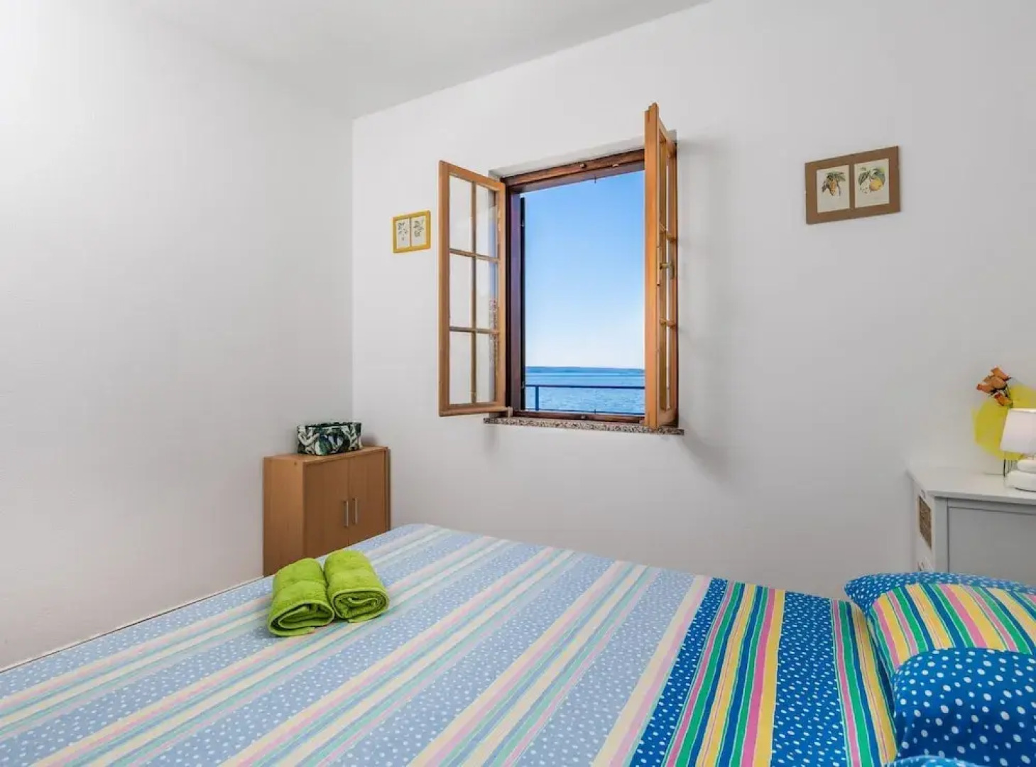 Sunny Beachfront Jablanac Apartments