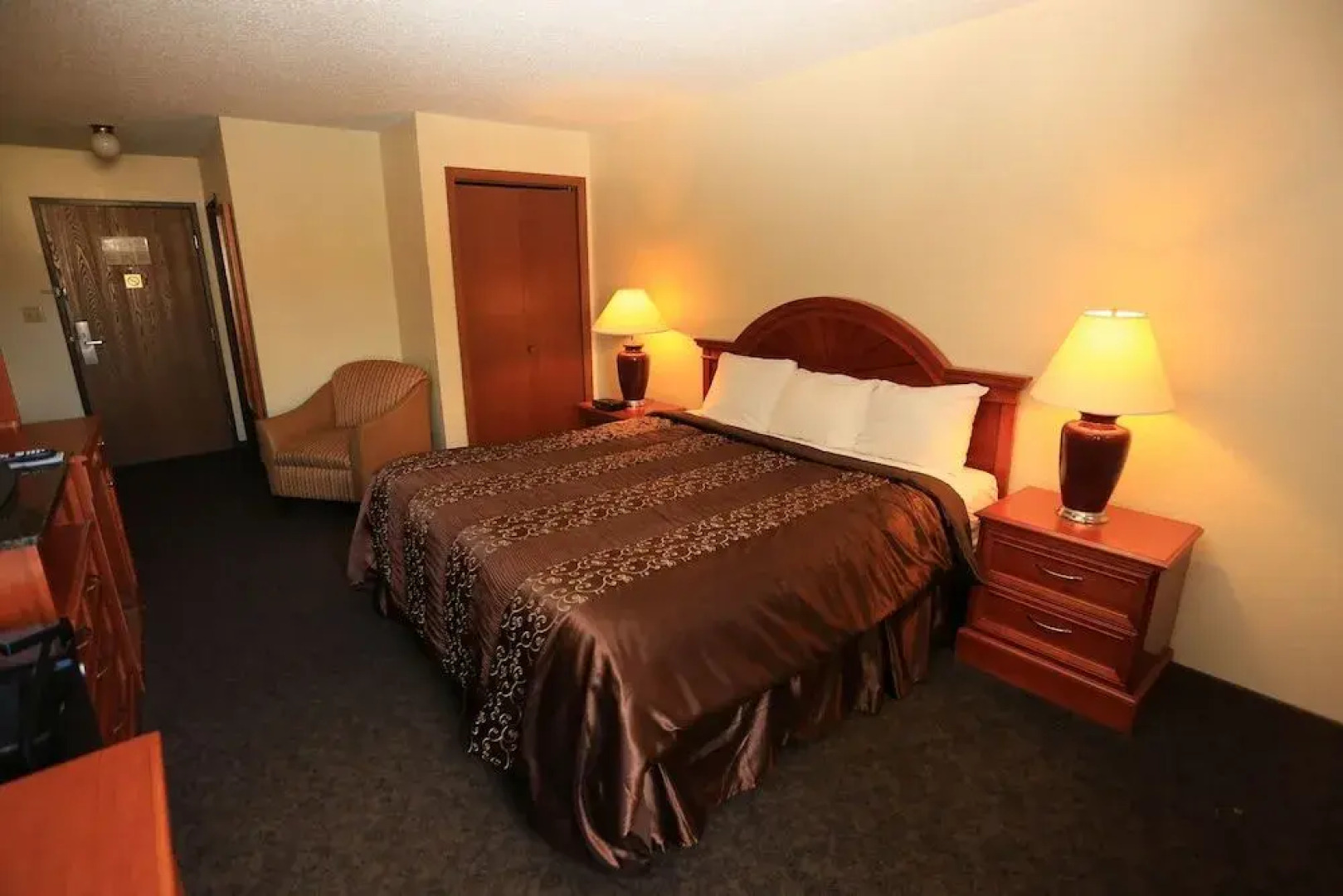 Shawano Four Seasons Hotel