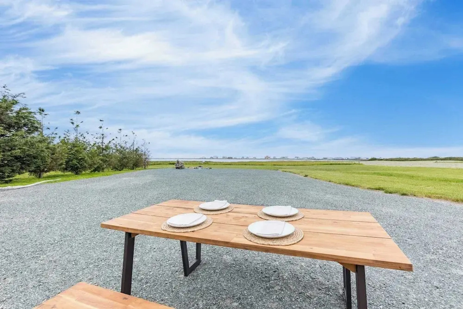 Swan Lake Cottage by Avantstay Views + Firepit