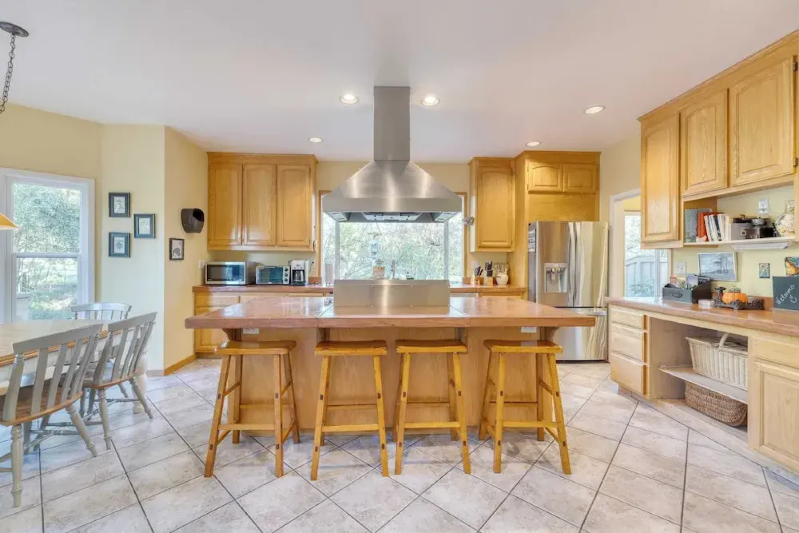 Valley of the Moon by Avantstay Tranquil Escape, Large Yard w/ Hot Tub & Fire Pit