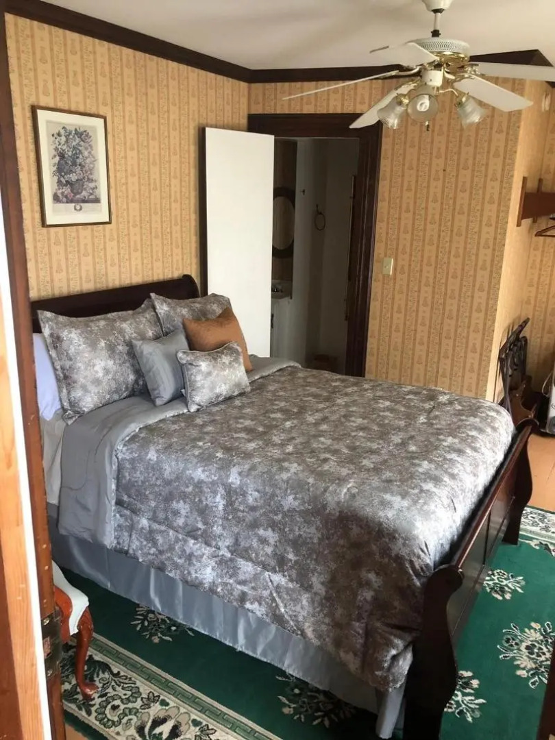 Reynolds House Inn & Motel