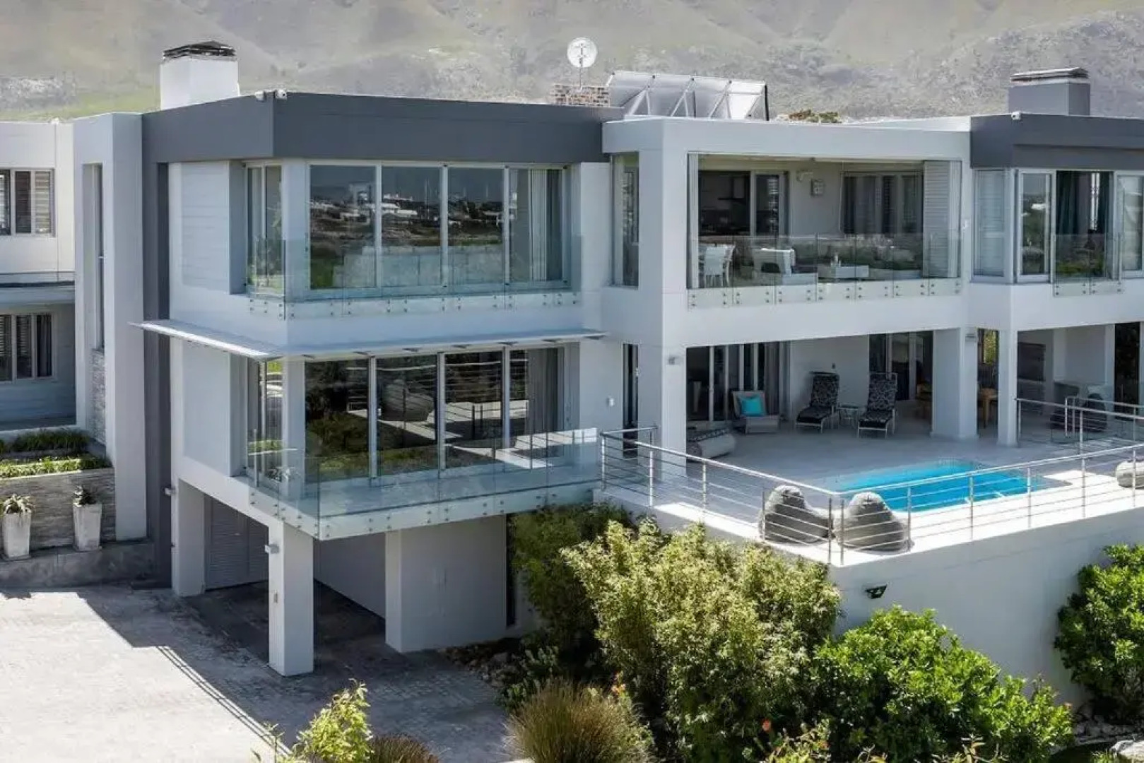 Stamford on Sea by Top Destinations Rentals