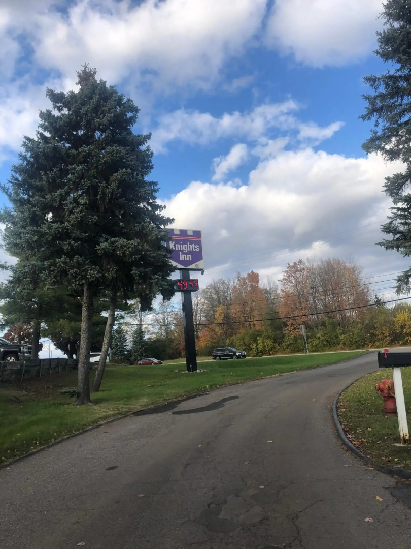 Knights Inn Farmington Hill