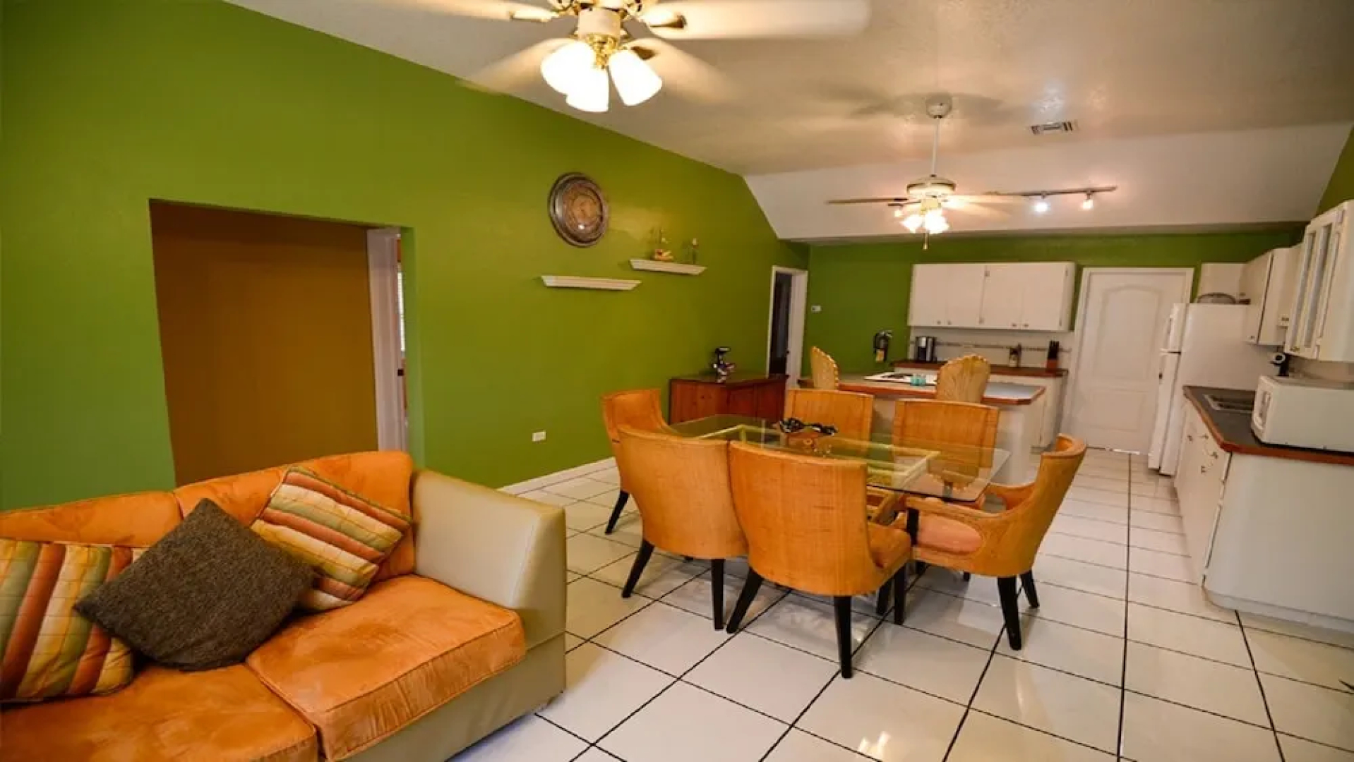 Buttonwood Apartment