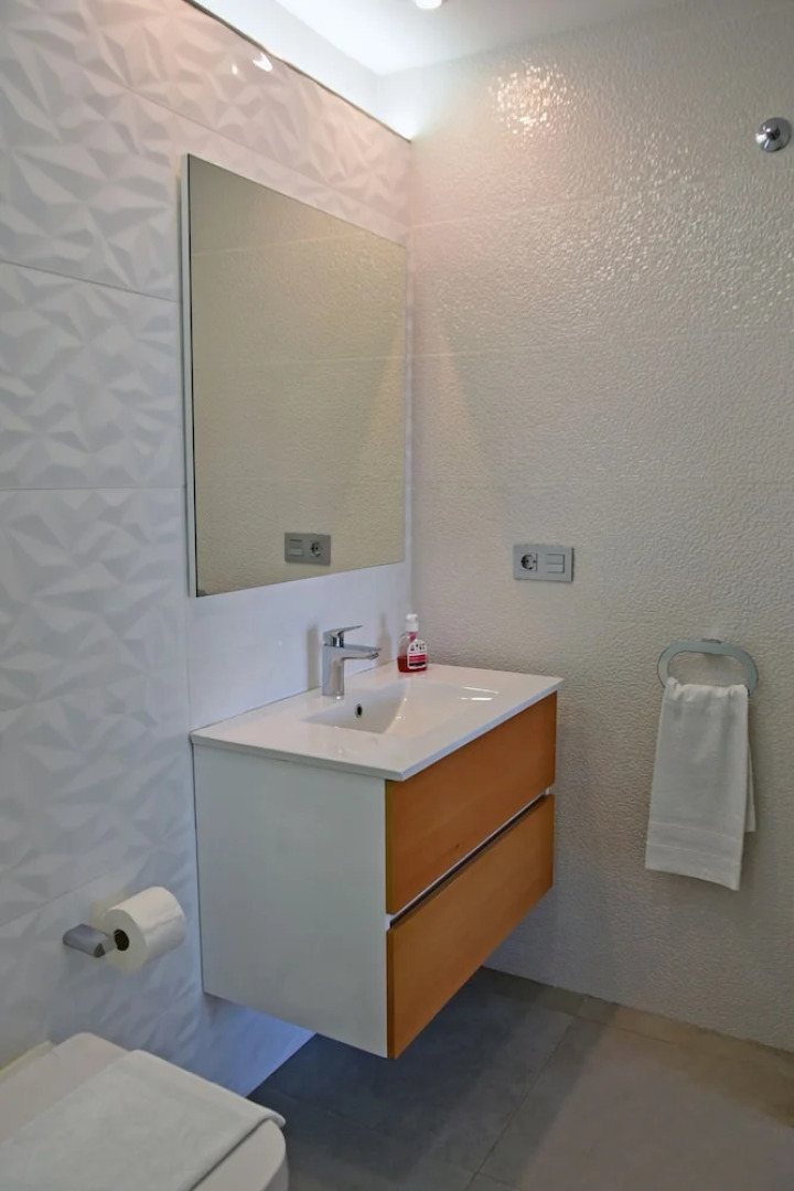 Luxury Apartment on the Beach with Pool 6