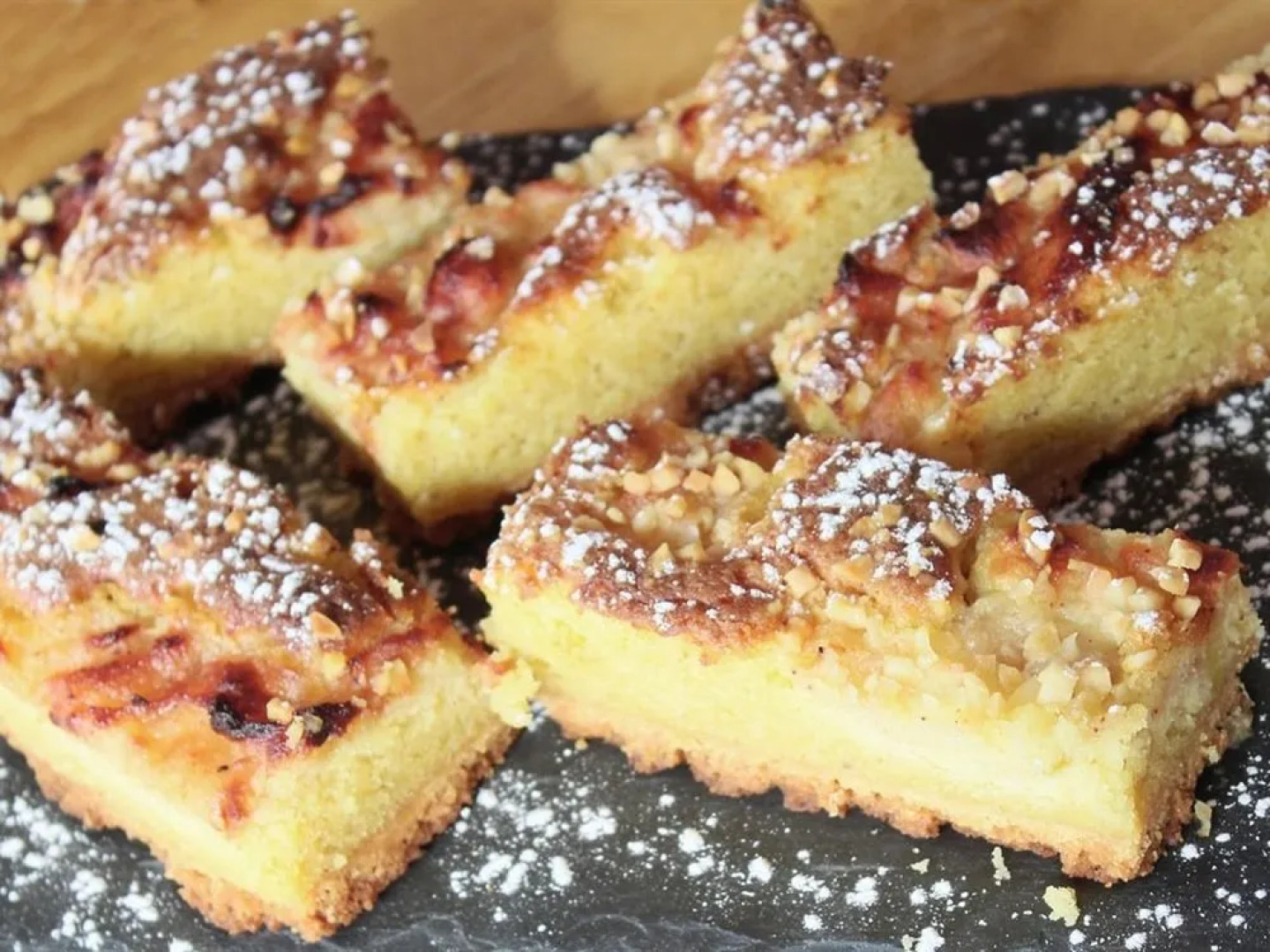 An Crúiscín Lán Hotel