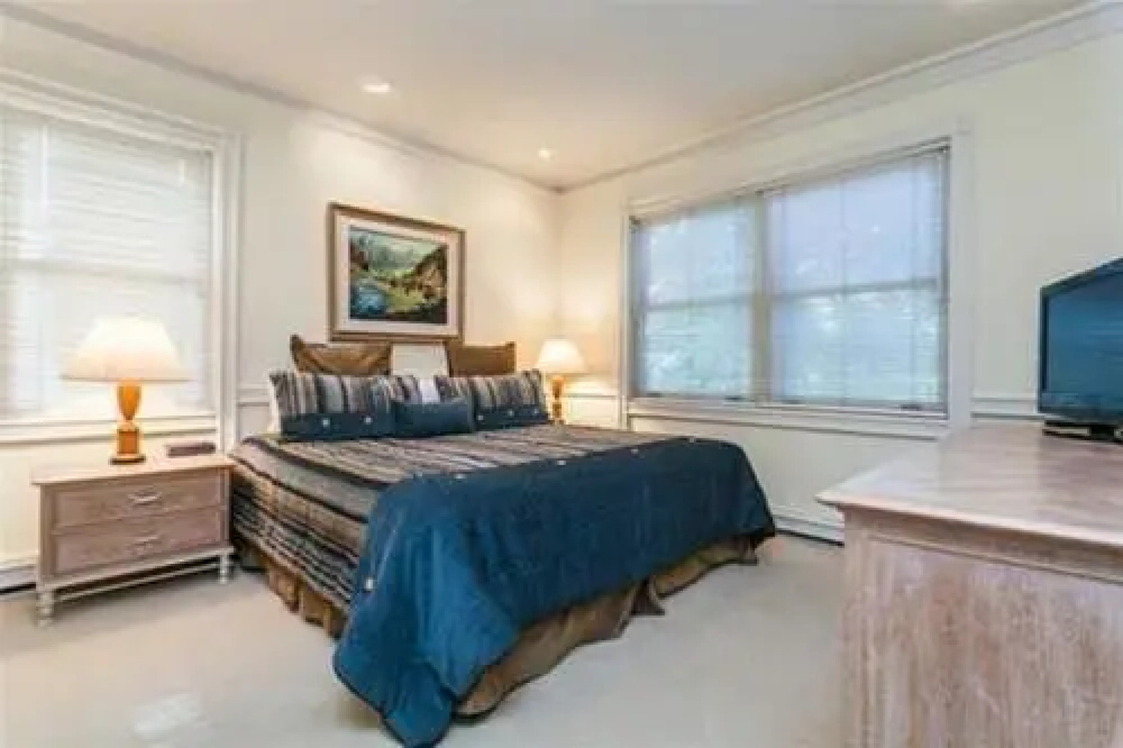 West End Splendor - 5 Bedrooms Home