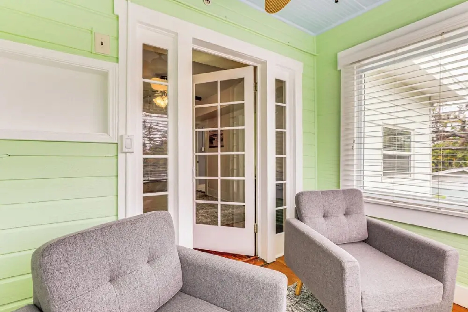 Walk to Manatee River: Palmetto Unit w/ Sunroom