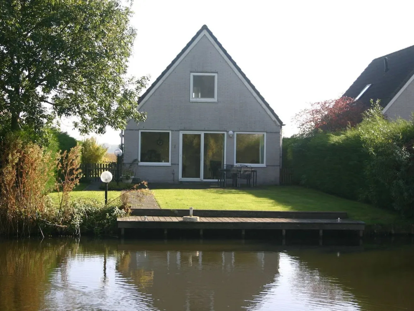 Tidy Bungalow With Dishwasher, Close to the Water