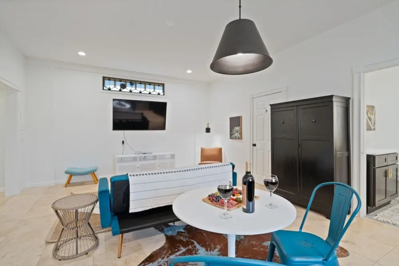 Luxury Home With Firepit Just 1mi to Arrowhead Vineyard