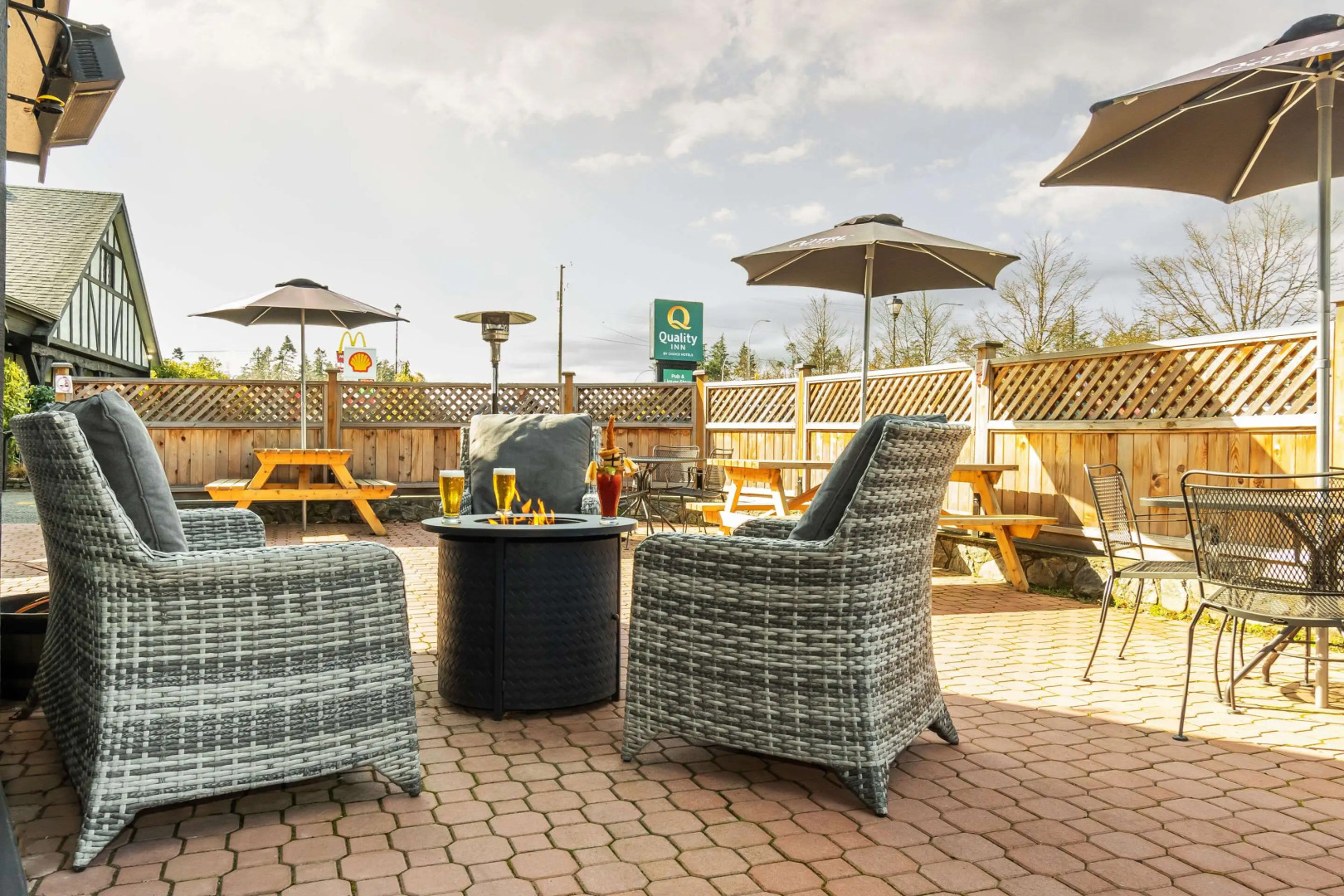 Quality Inn Waddling Dog