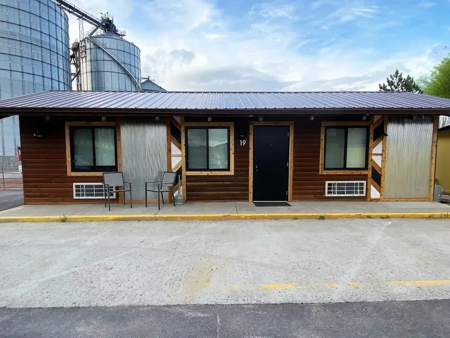 Hansen Inn and Cabins
