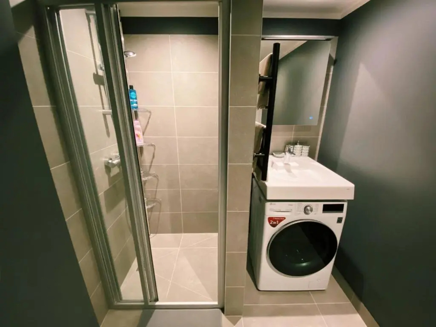 Albatross Mini - 2 Room Seaside Air-conditioned Apartment with Balcony