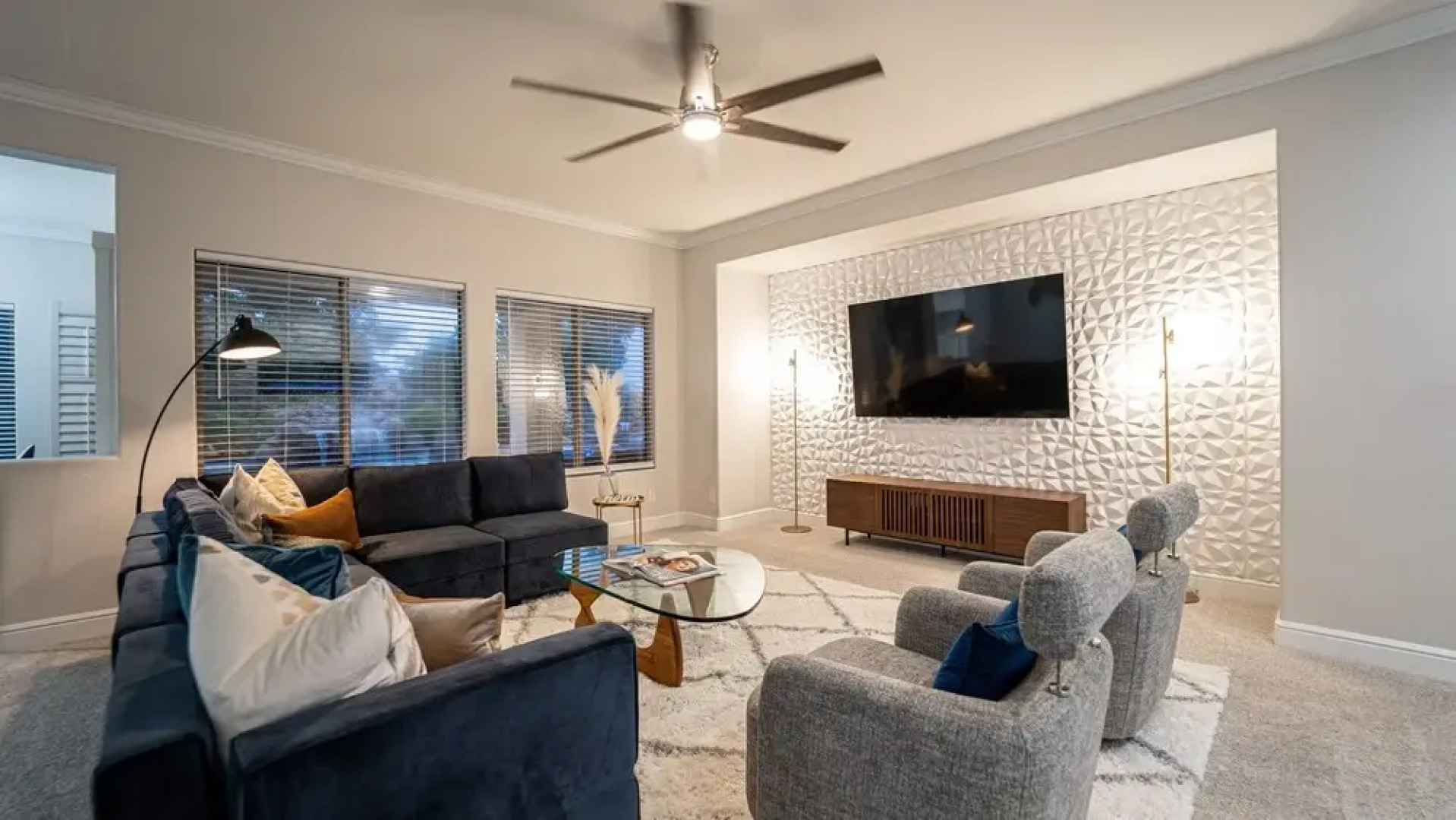 Desert Queen 4 Bedroom Home by RedAwning