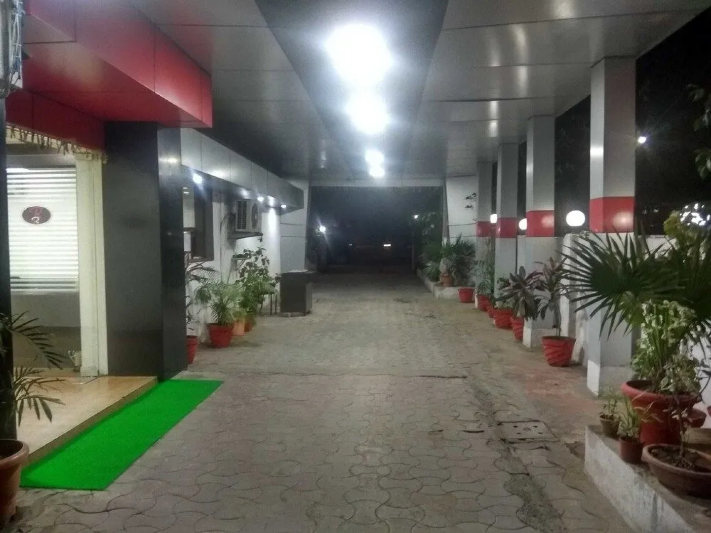 JK Rooms 108 Hotel Royal Regency