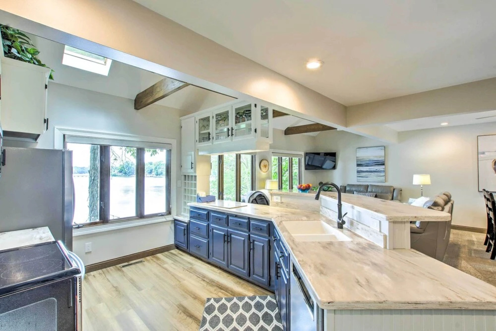 Lakefront Plymouth Cottage w/ Private Hot Tub