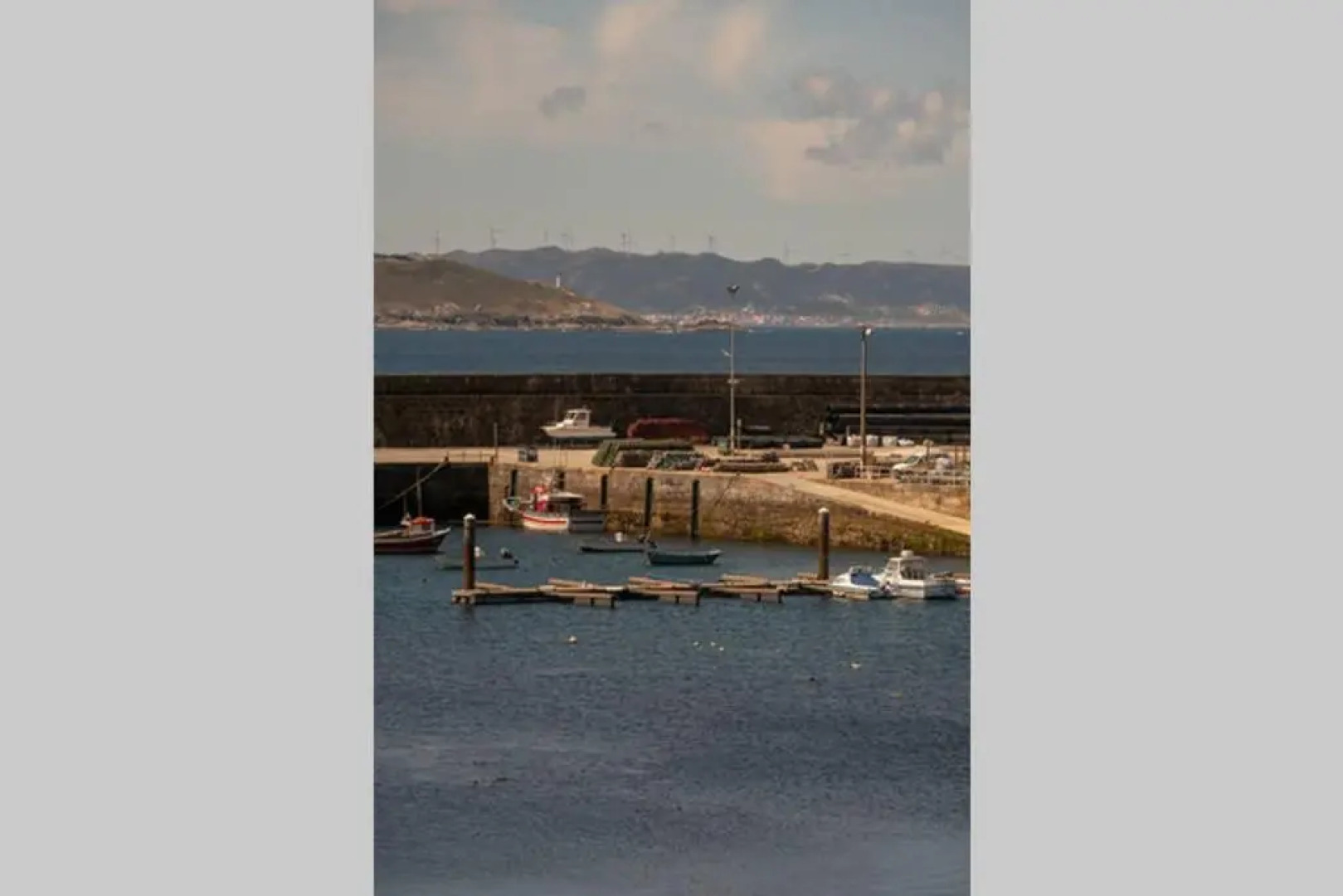 casa en corme encima del mar