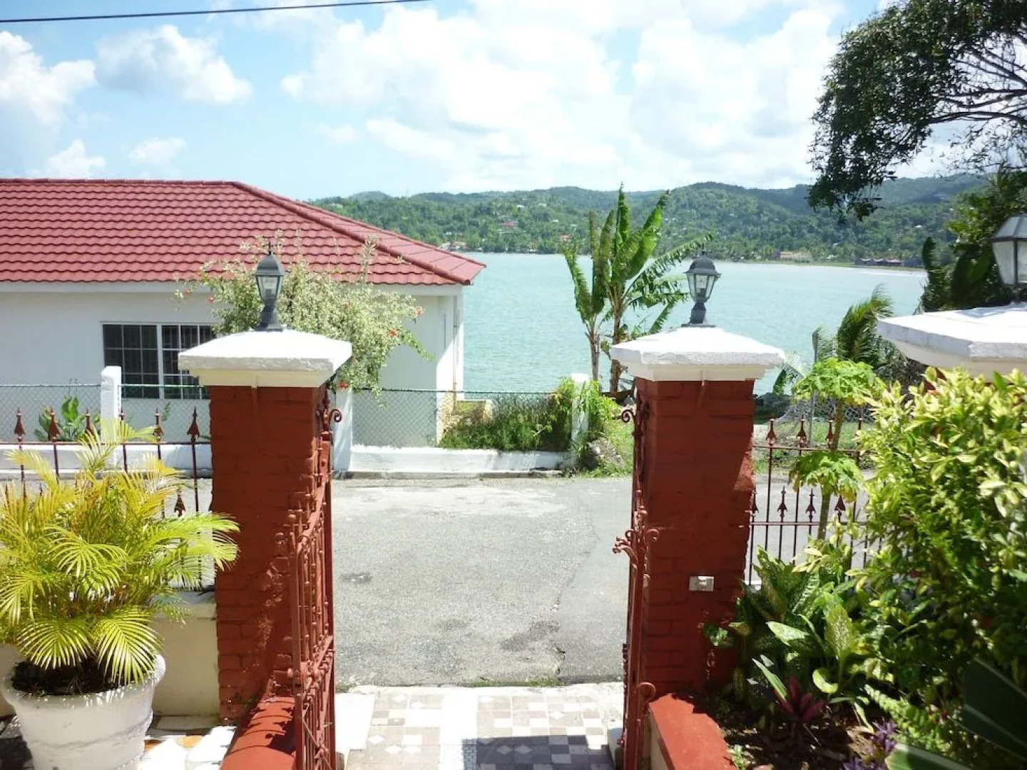 DeMontevin Lodge Hotel