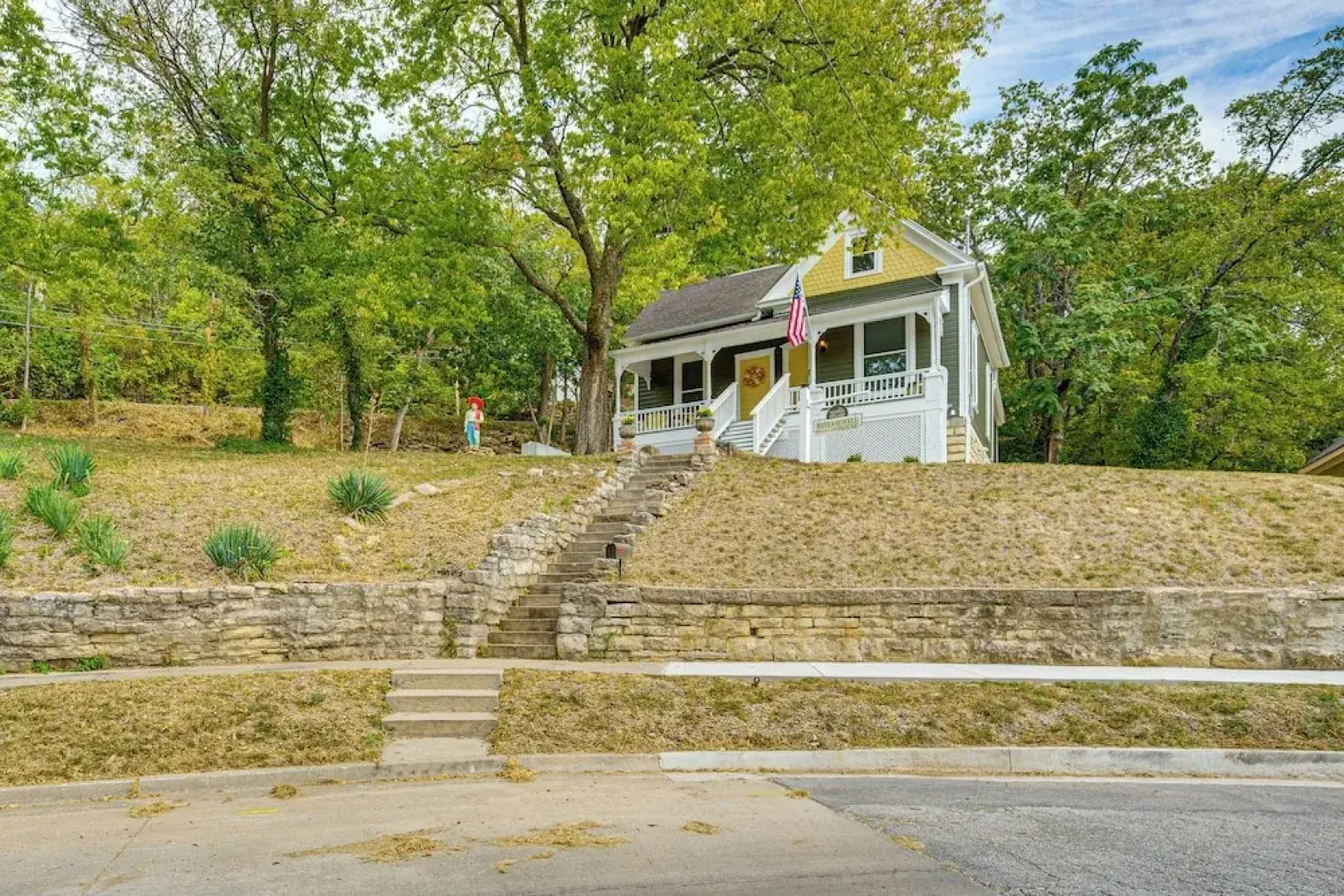 Walk Downtown: Historic Home in Excelsior Springs