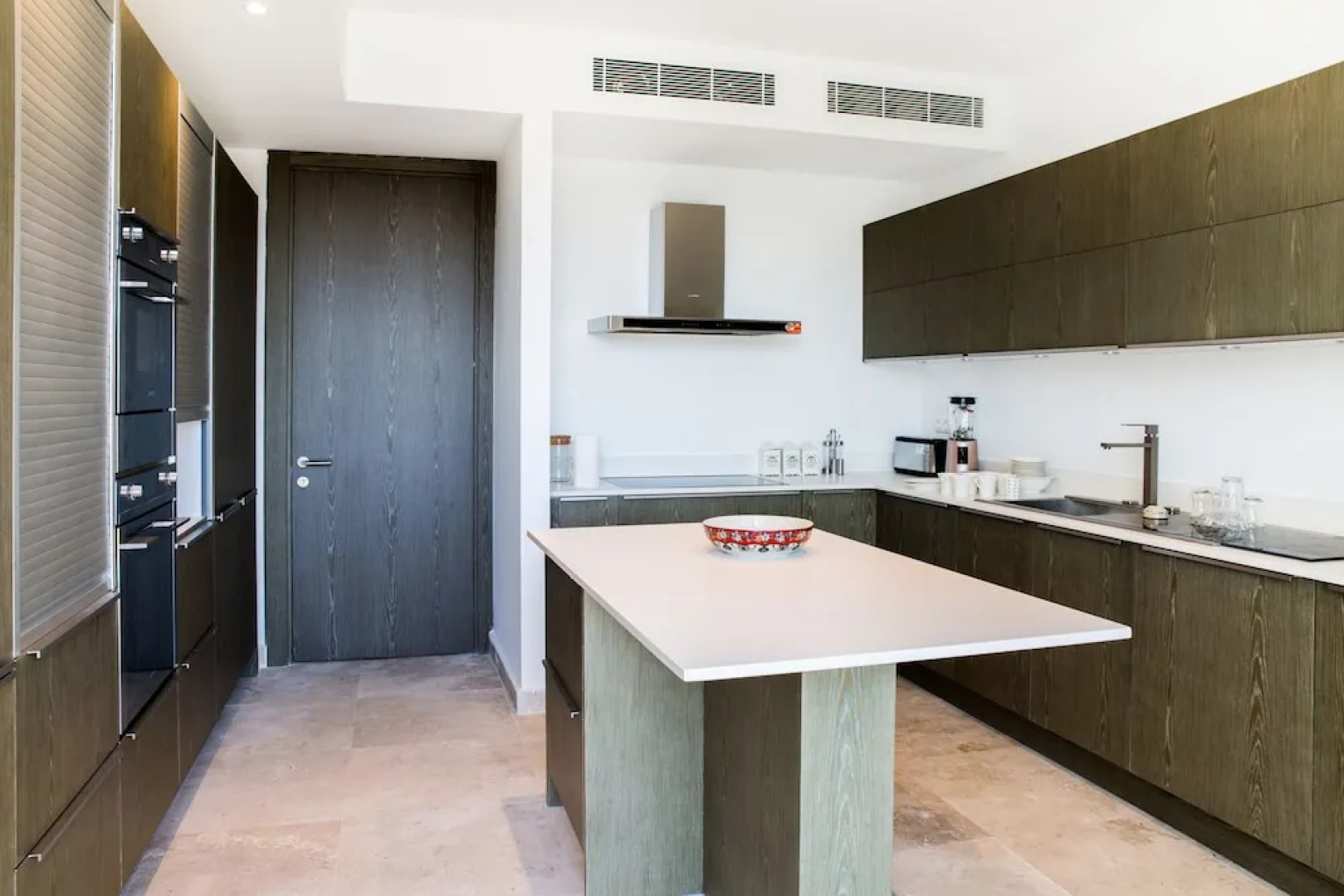 Important Group Villa Prestige