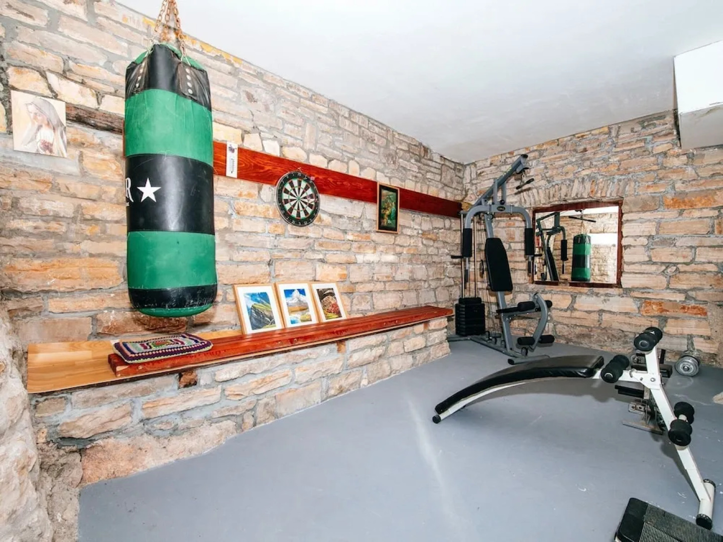 Lovely Holiday Home With Private Pool, Home Gym, Traditional Tavern, Stone BBQ