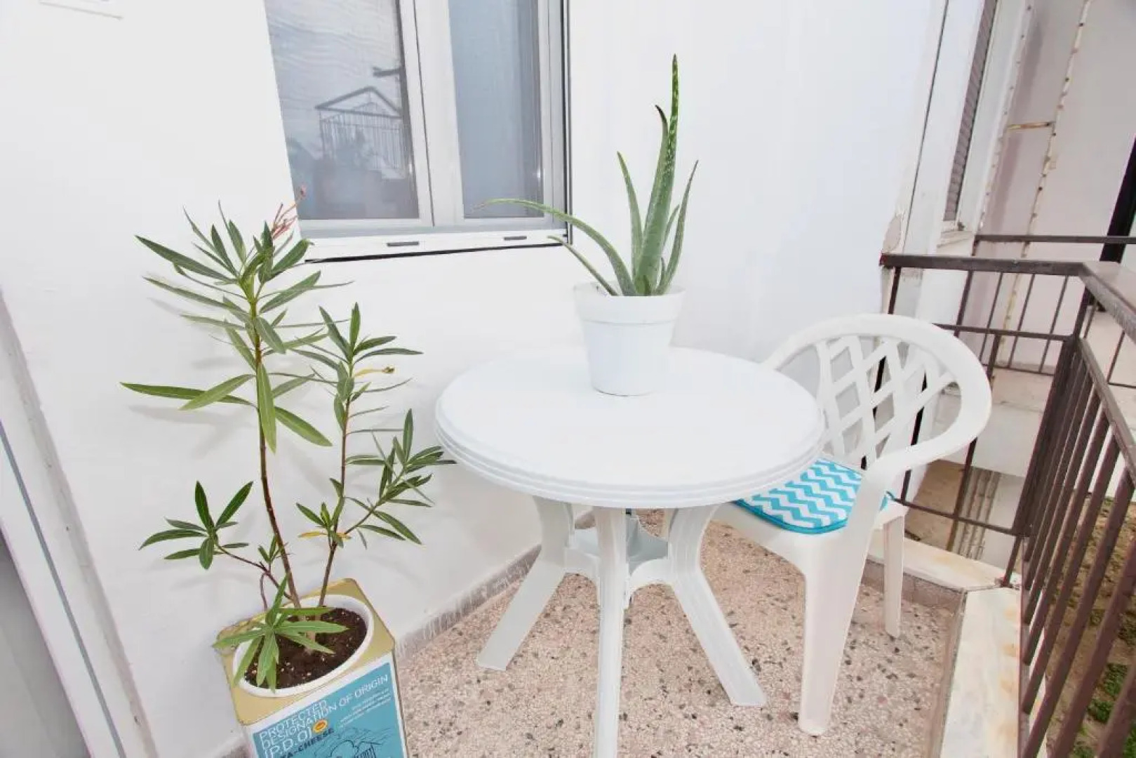 Lovely apartment by the sea.....