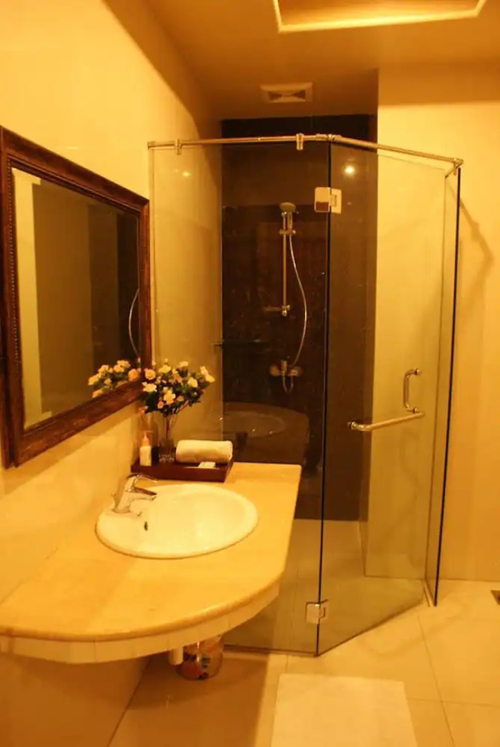 Grand Regent Hotel & Suites