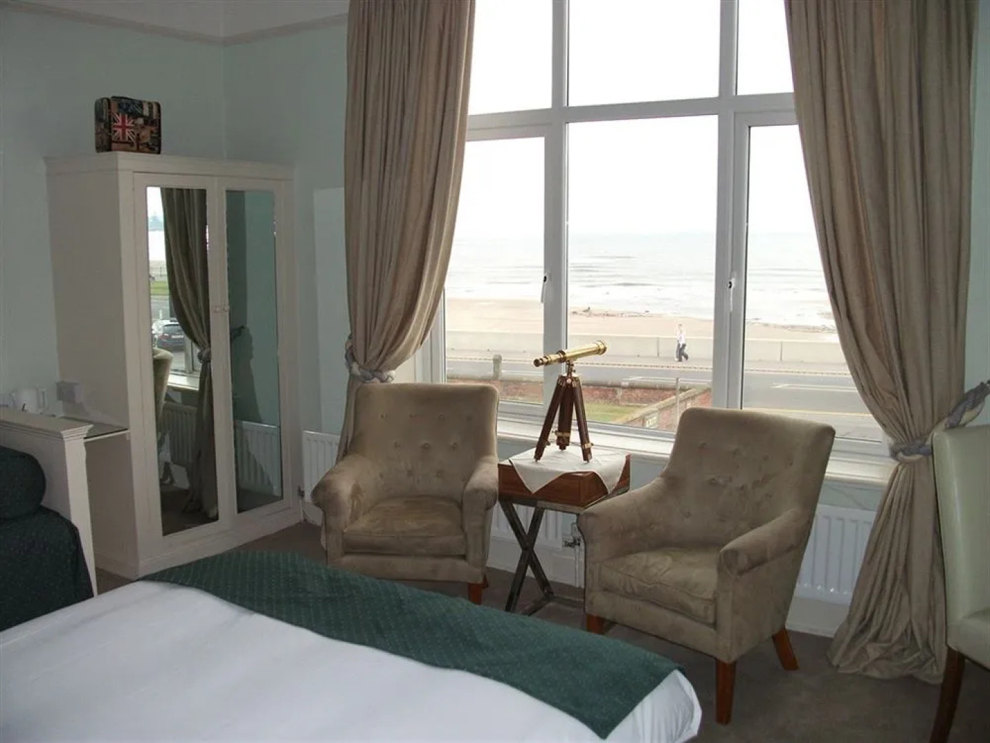 The New Staincliffe Hotel