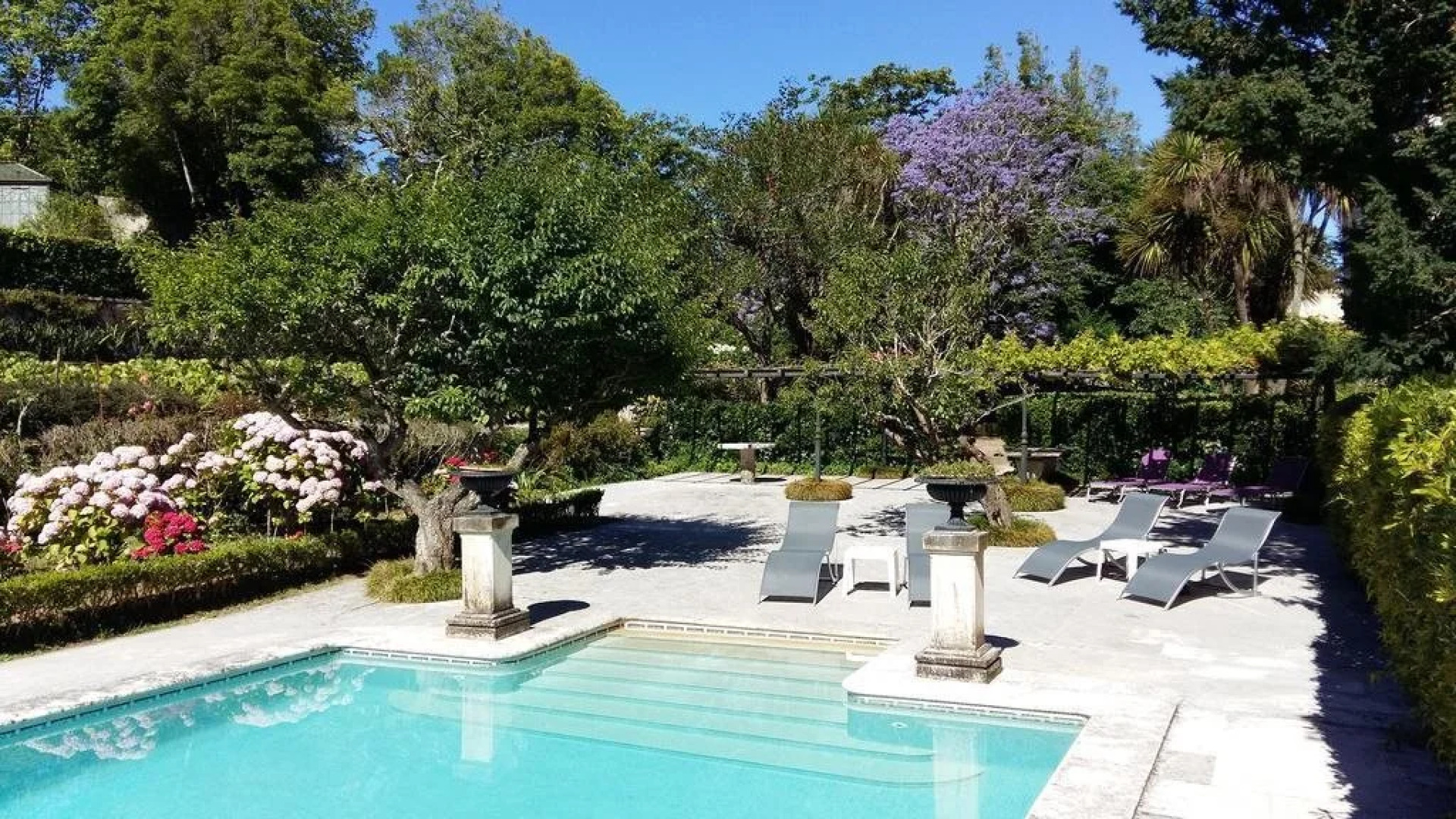 The Romantic Suites & Garden Guest House - Adults Only