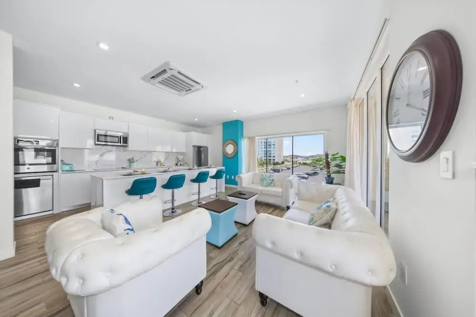 The Cove 106 in Palm Beach Aruba - Prime Location - Free Parking