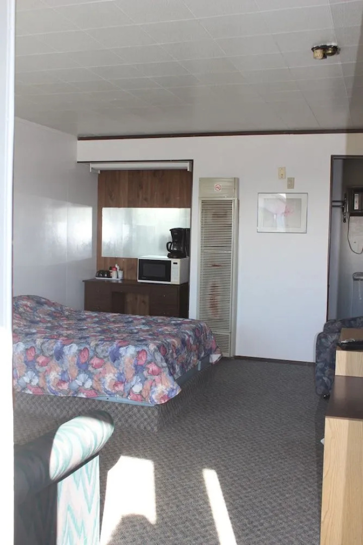 Raval Paradise Motel & RV Park