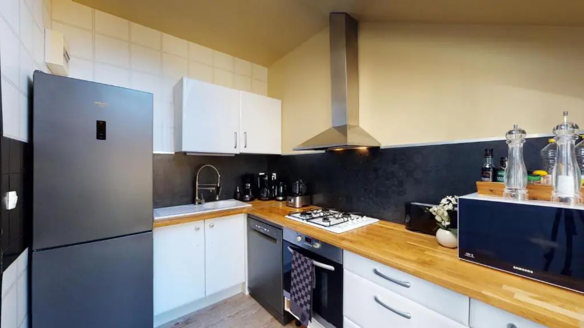 La Villa et Cours du Paradis gîte 4 étoiles, Billard BabyFoot, société La Clef Decamp