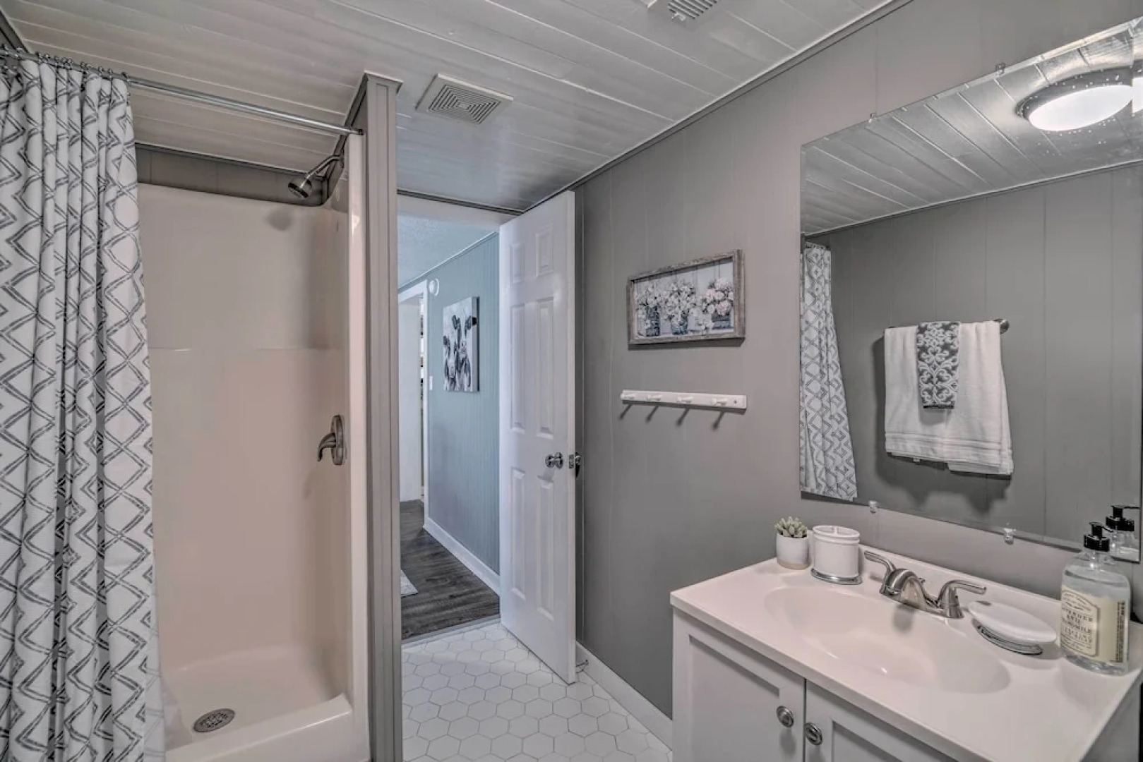 Damascus Cottage w/ Fire Pit - 1 Mi to Trails