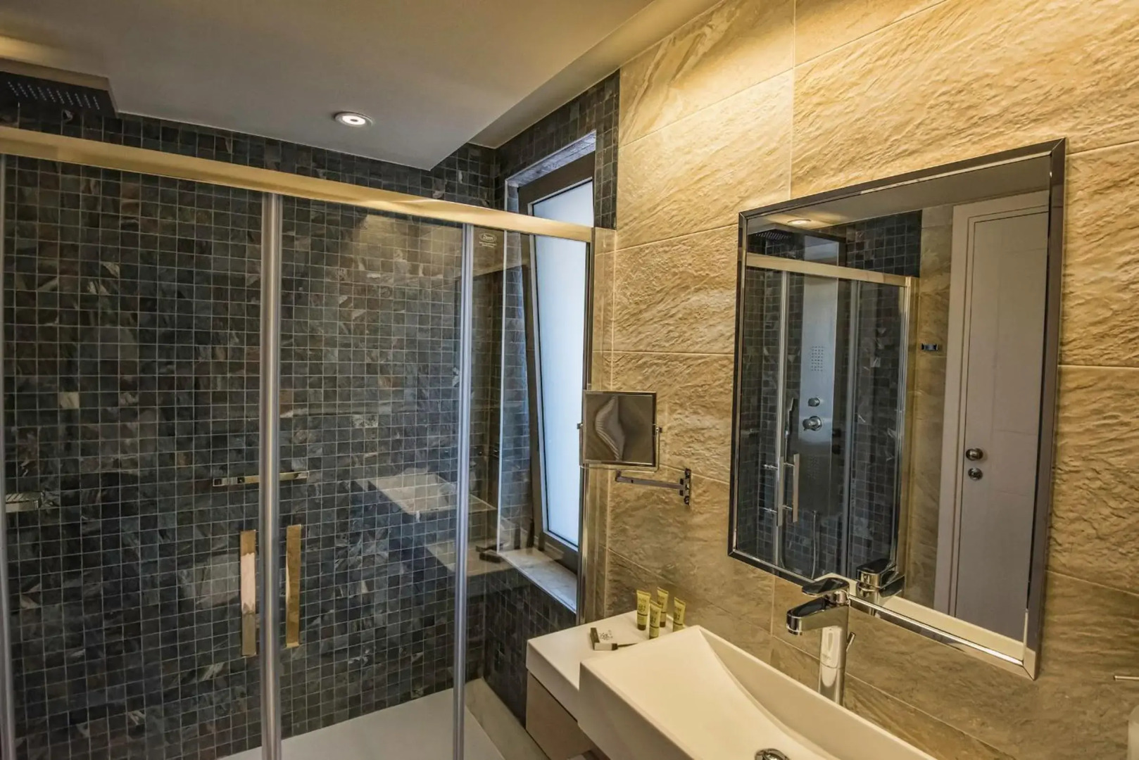 Swell Boutique Hotel