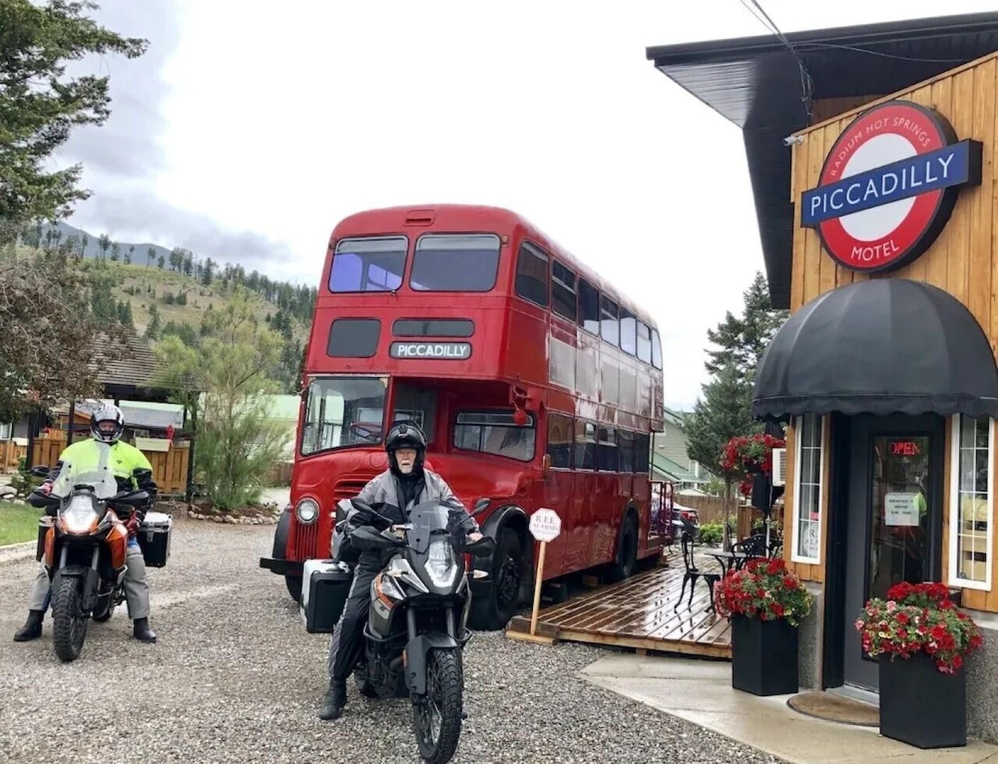 The Piccadilly Motel