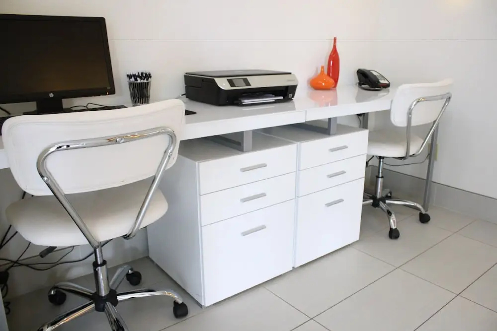 Schoenbrunn Inn & Suites