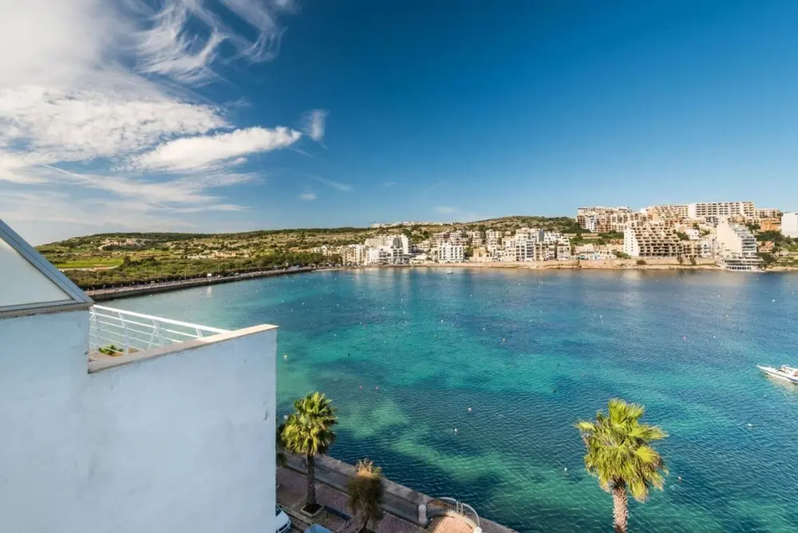 Getawaysmalta - Blue Harbour Seafront 3-bedroom Apartment in St Paul's Bay