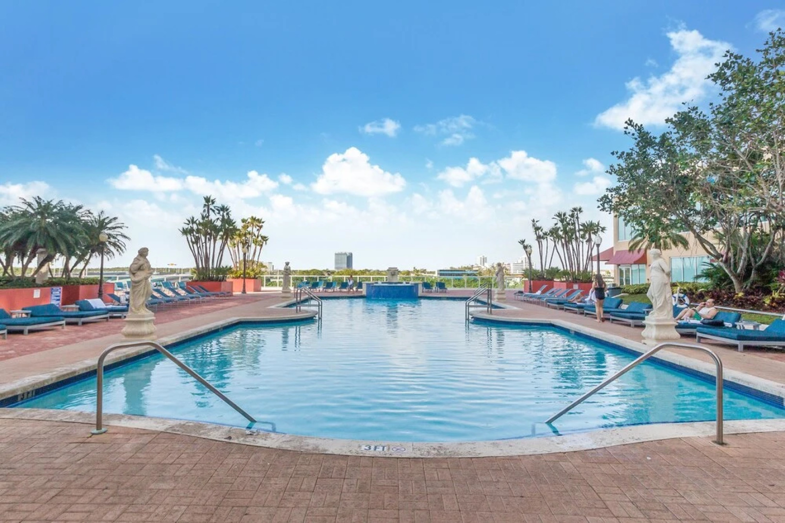 Churchill Suites Intracoastal Yacht Club