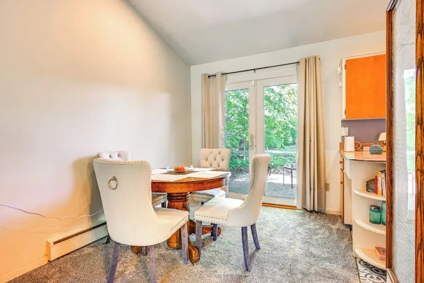 3 Mi to Michigan State: Apt w/ Patio in Lansing!