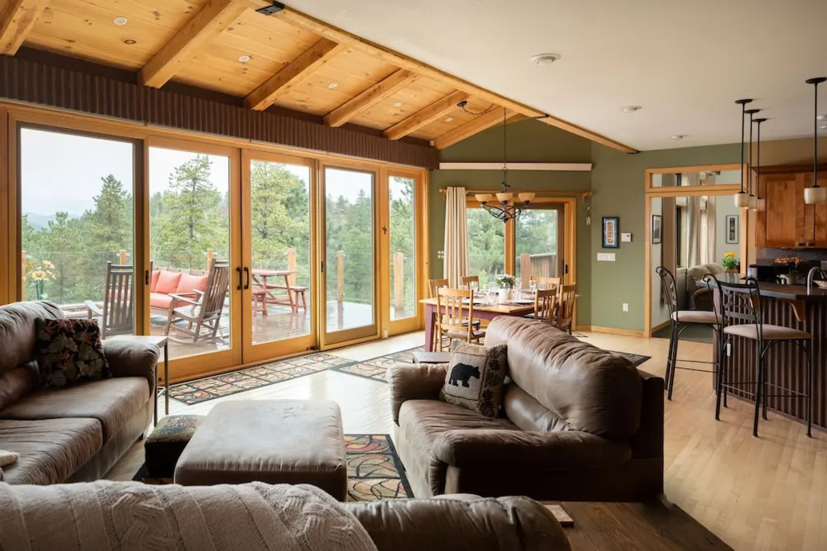 Lookout Lodge In Wondervu 4 Bedroom Home by RedAwning