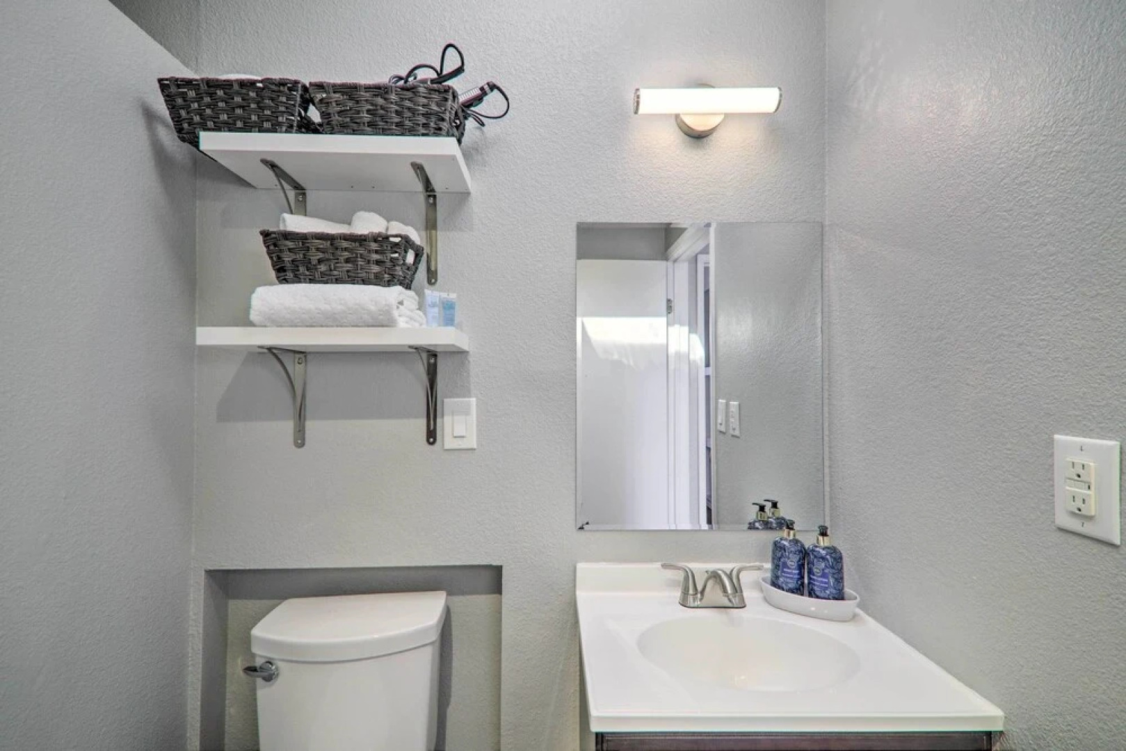 Updated Livermore Apartment w/ Private Deck!