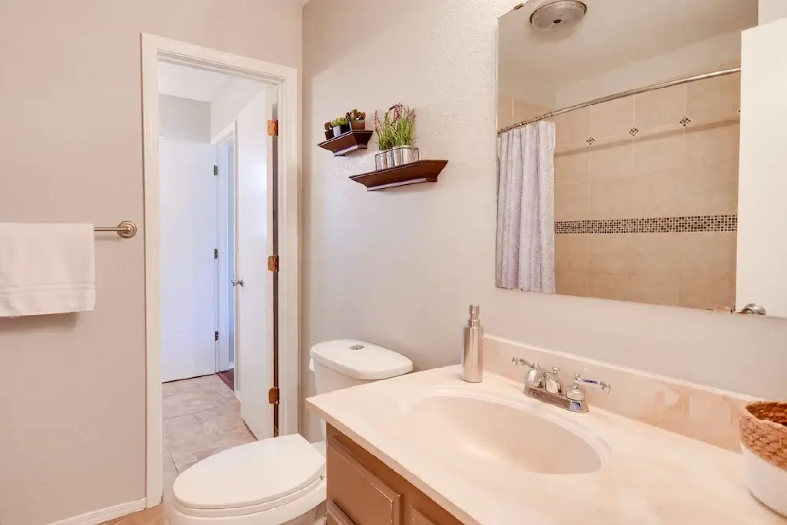 Pet-friendly Vacation Rental w/ Yard in Canyon