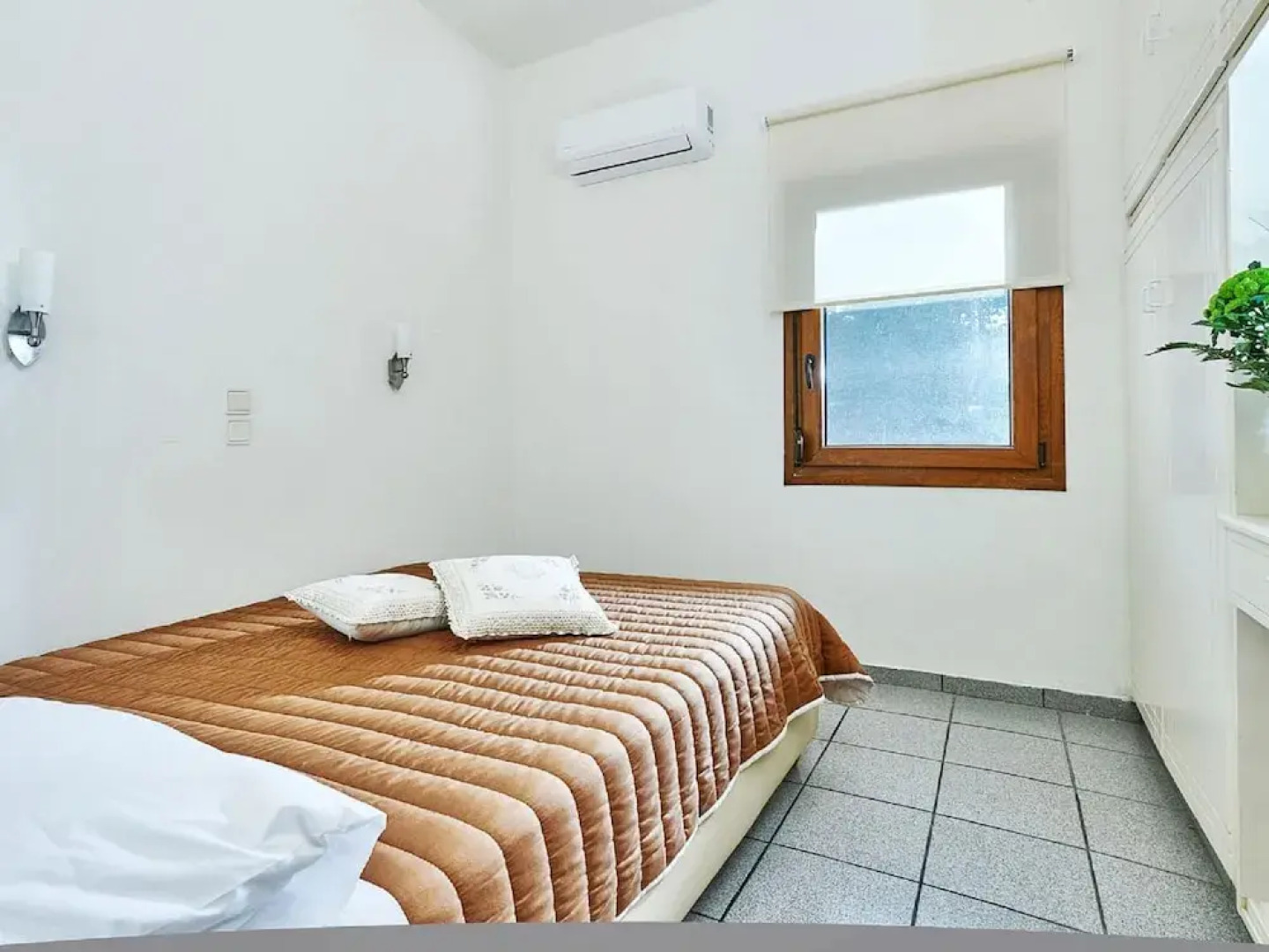 Fantastic Holiday Home in Karteros With Pool