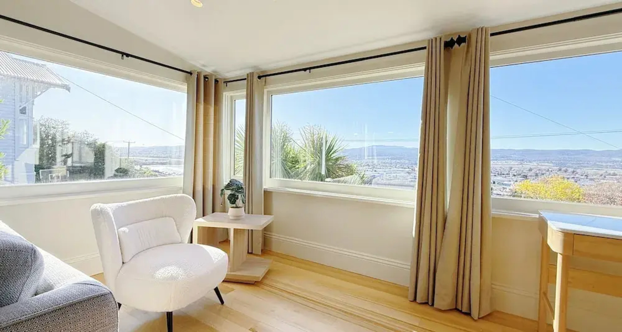 StayAU 2BR Home w/ Stunning Views in Tasmania